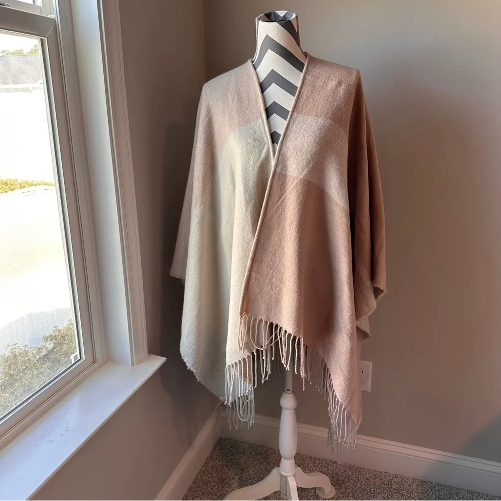 NWT SOIA & KYO Pink & Tan Colorblock Fringed Wrap Poncho Scarf Cardigan